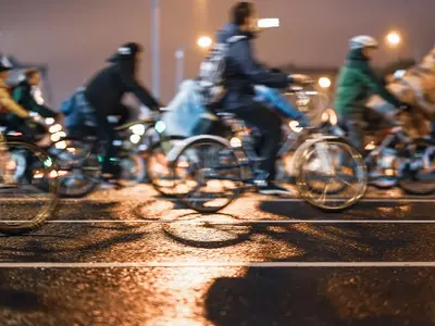 Increase cycling in towns by lighting up bike paths with Schréder energy-efficient lighting solutions