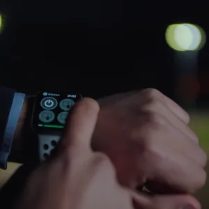 A aplicação móvel Schréder ITERRA para iluminação desportiva está disponível no Google Play e na Apple App Store.