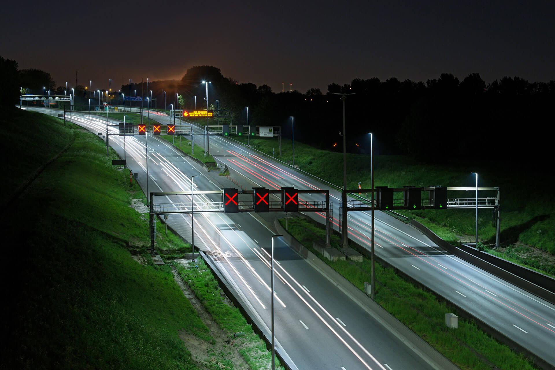 As luminárias Teceo LED melhoram significativamente a visibilidade para reduzir os acidentes na E17 na Bélgica